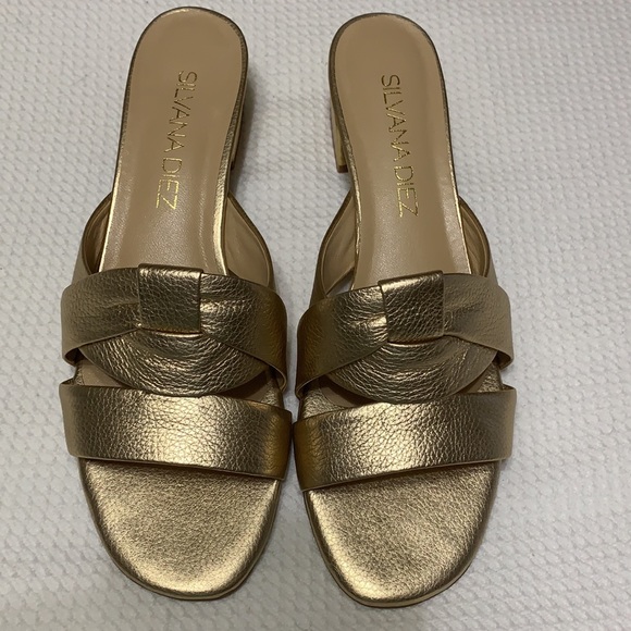 NWOB Silvana Diez gold sandals classy - Picture 2 of 14